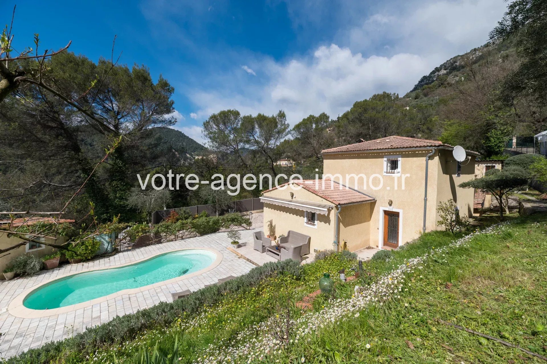 Peille — Belle maison 105 m² + garage 30 m², piscine